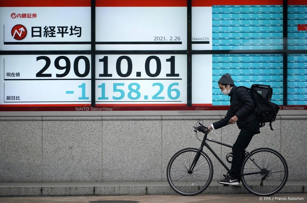 SoftBank en chipbedrijven helpen Nikkei herstellen