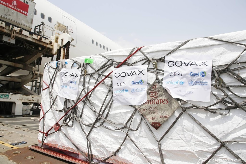 President Ghana als eerste persoon ingeënt met Covax-vaccin