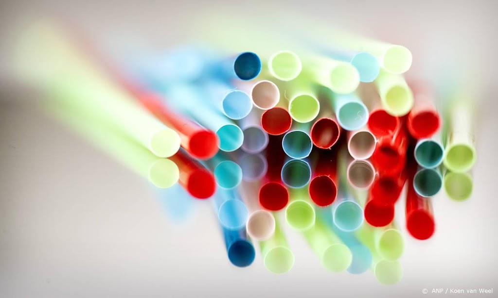 Waarschuwing voor verboden weekmakers in kinderrietje met eend