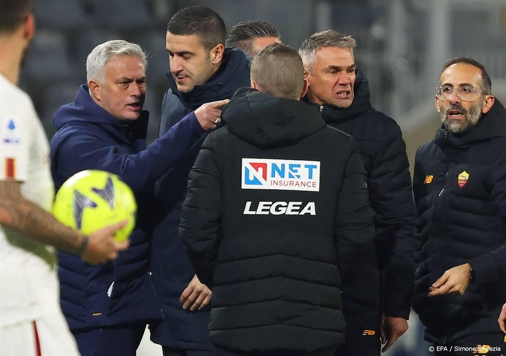 AS Roma-coach Mourinho twee duels geschorst na rode kaart