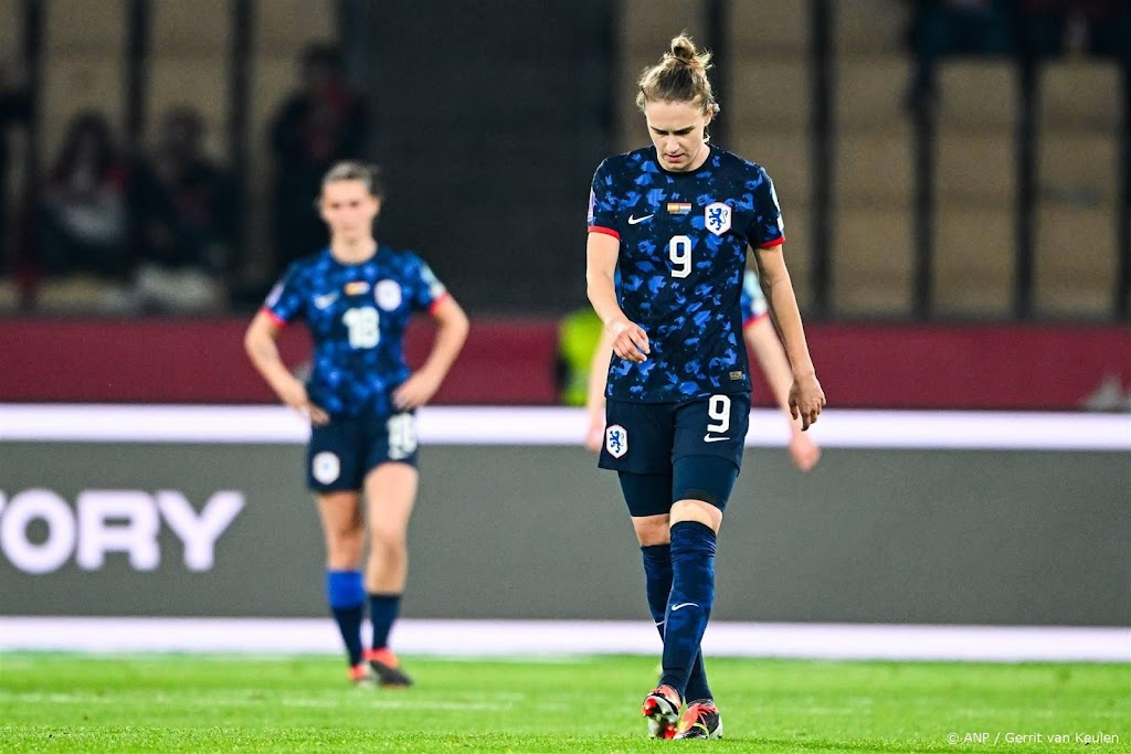 Voetbalster Miedema moet 'kleine operatie aan knie' ondergaan