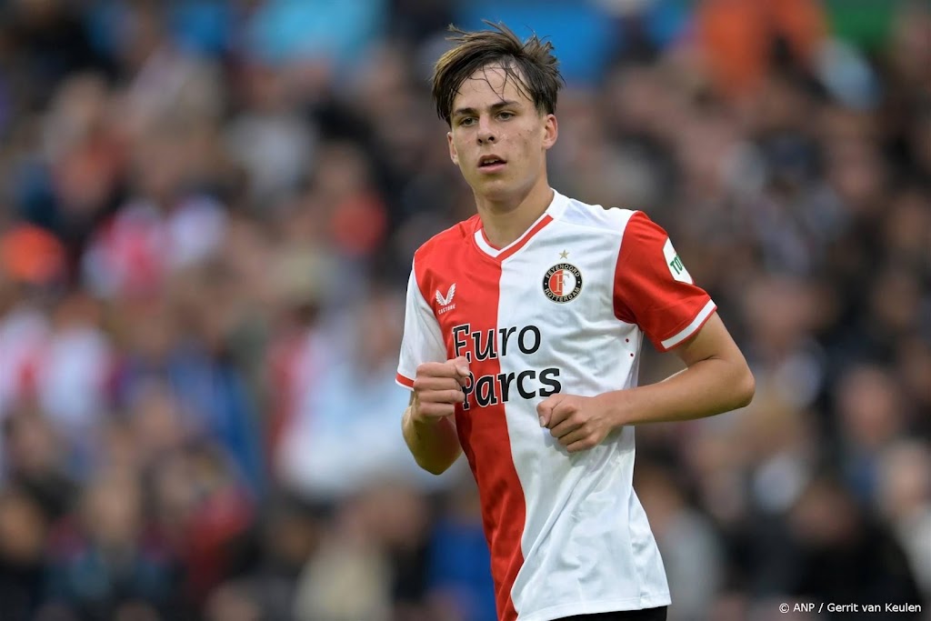 Feyenoord legt talent Sauer langer vast