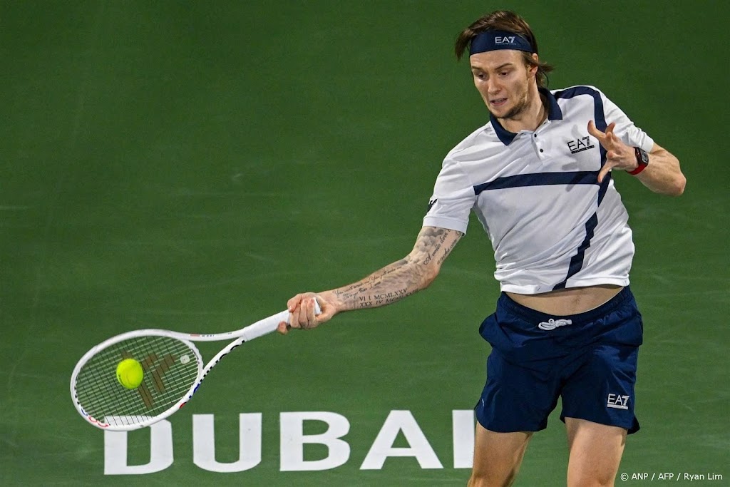 Tennisser Boeblik naar finale in Dubai na diskwalificatie Roeblev