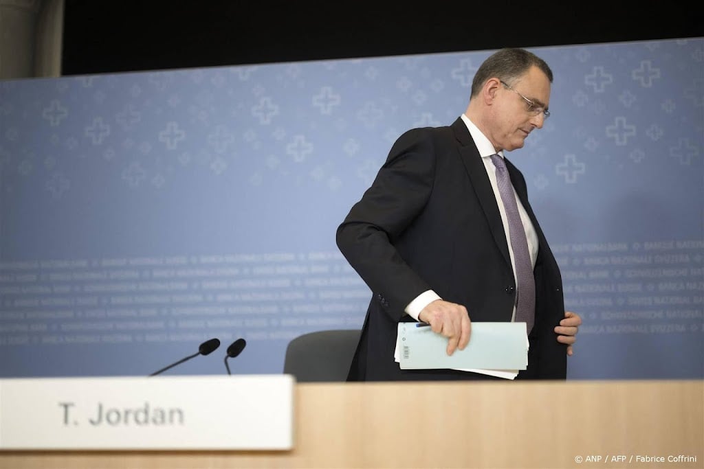 President Zwitserse centrale bank kondigt onverwacht vertrek aan 