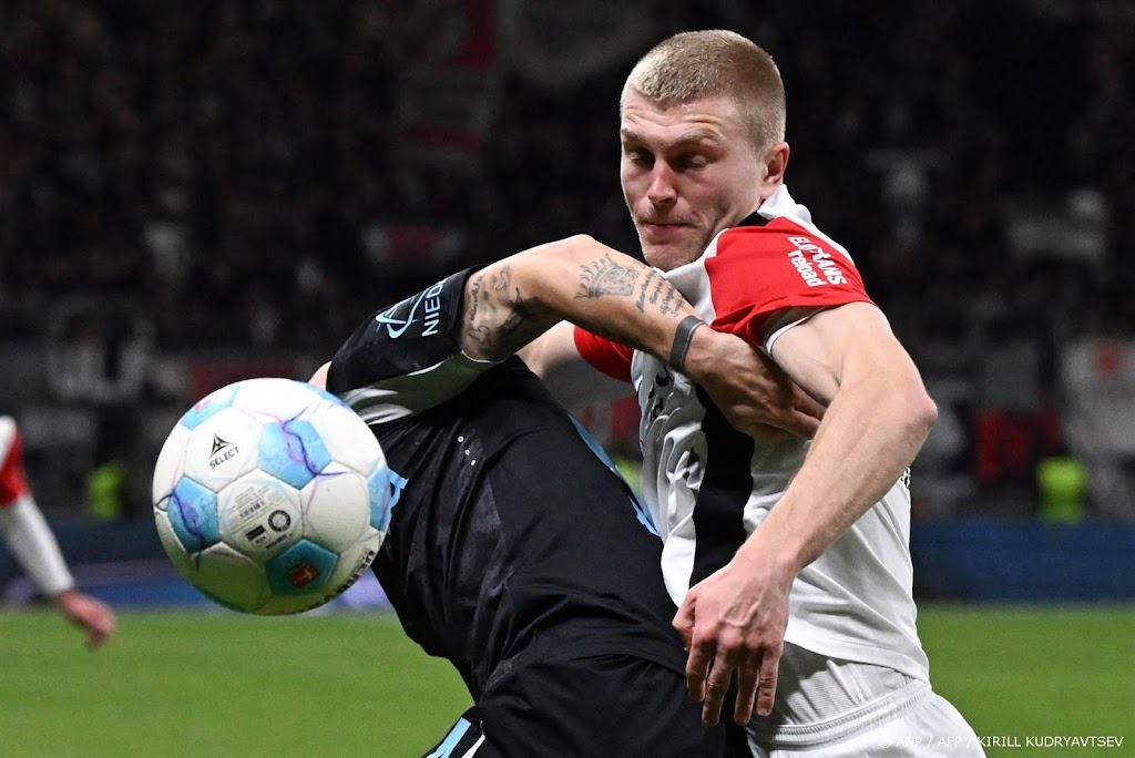 Bayer Leverkusen wint eenvoudig van Ajax-opponent Eintracht