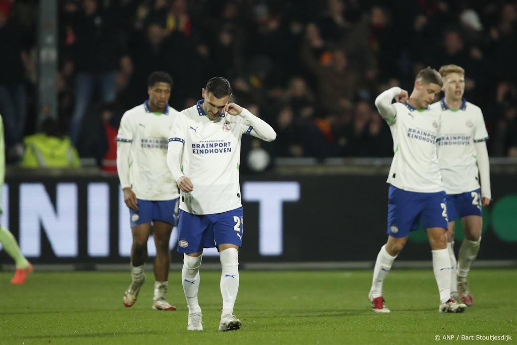 PSV verkeert in crisis na nederlaag bij Go Ahead Eagles