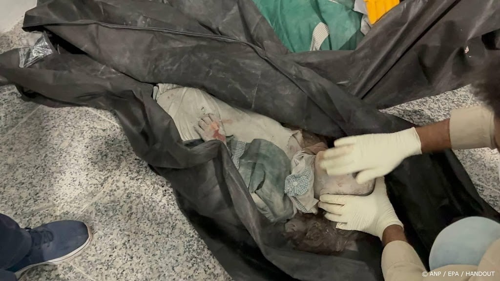 Dodental raketinslag school Iran loopt op tot boven de 100