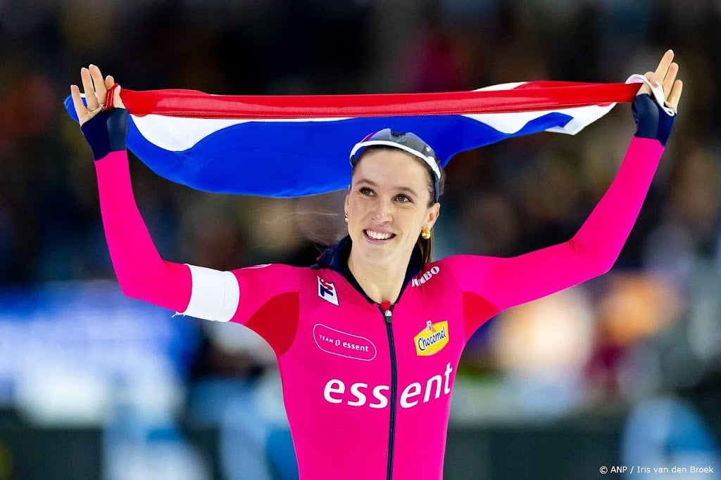 Schaatsster Schulting wint NK sprint, ook Fledderus mag naar WK