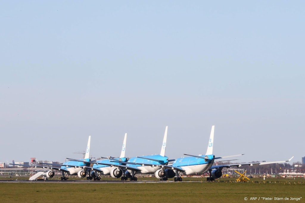 Kabinet gaat overleggen met KLM over ontslag tijdelijk personeel