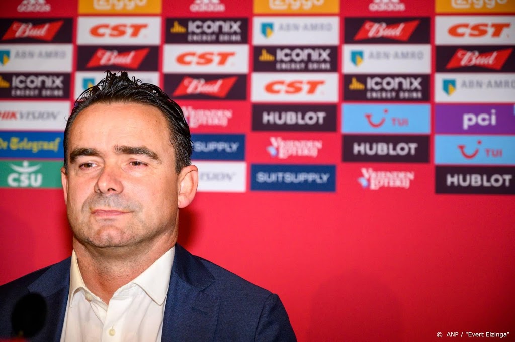 Ajax-directeur Overmars wil competitie niet meer uitspelen