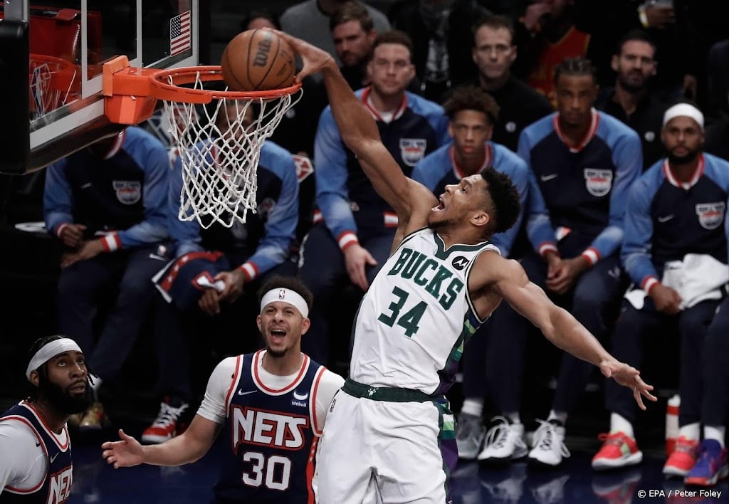Giannis leidt Bucks in NBA langs Nets en wordt clubtopscorer