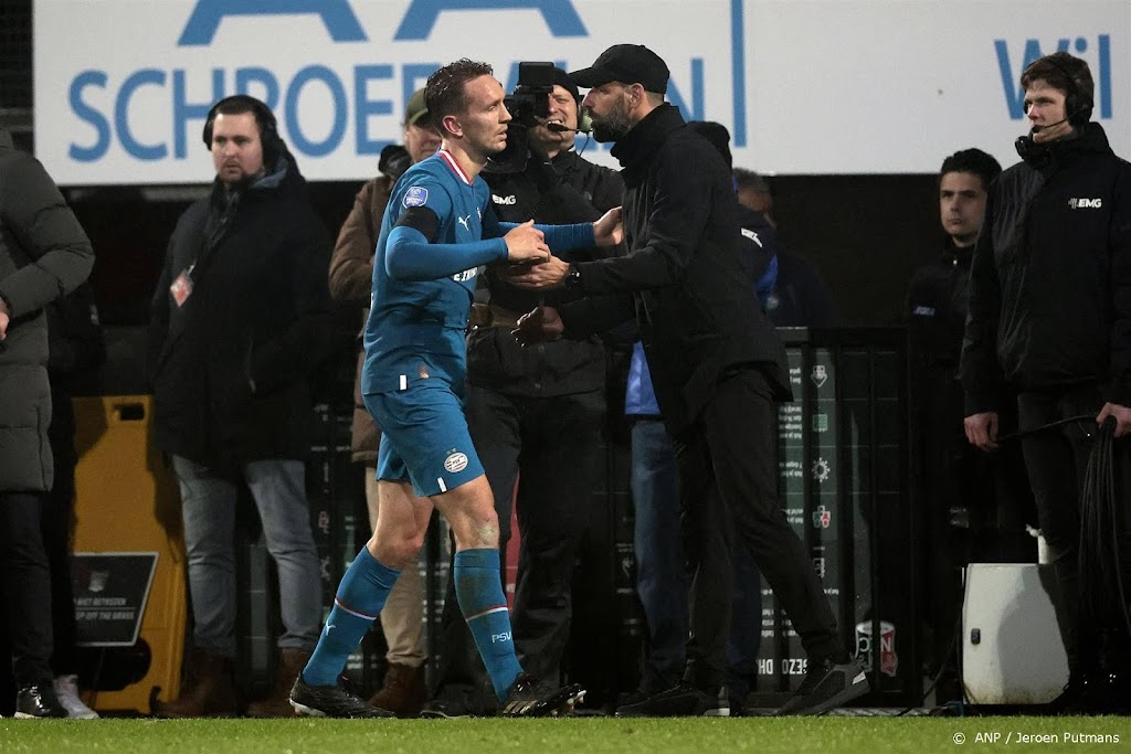 PSV-trainer Van Nistelrooij geniet in Nijmegen van zijn elftal