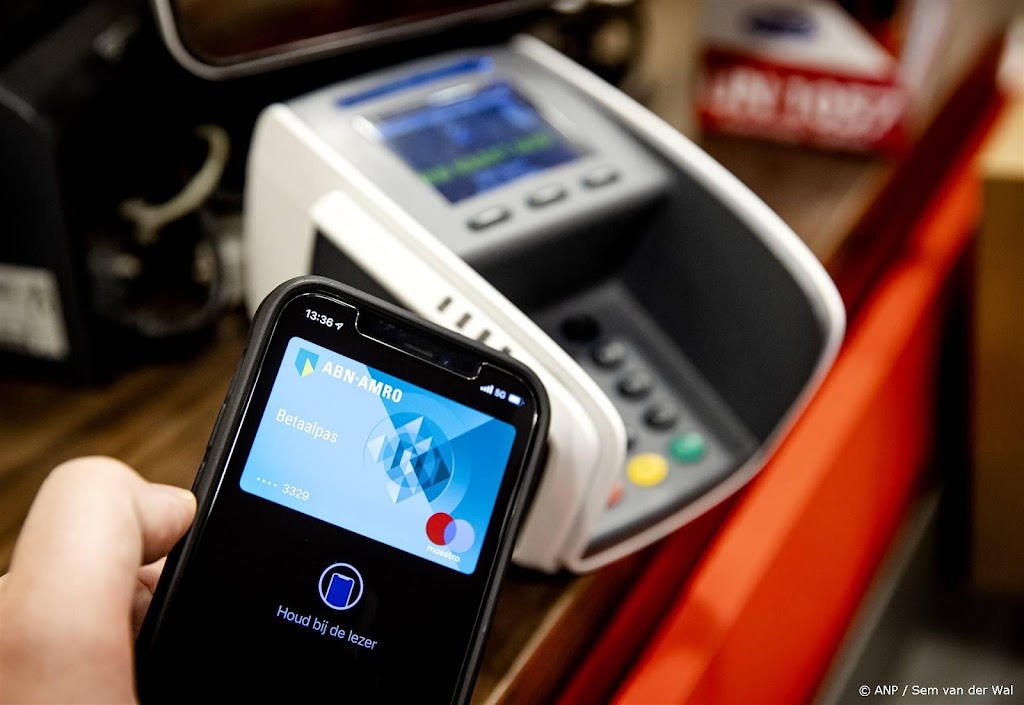 Mobiele telefoon opnieuw vaker gebruikt aan de kassa
