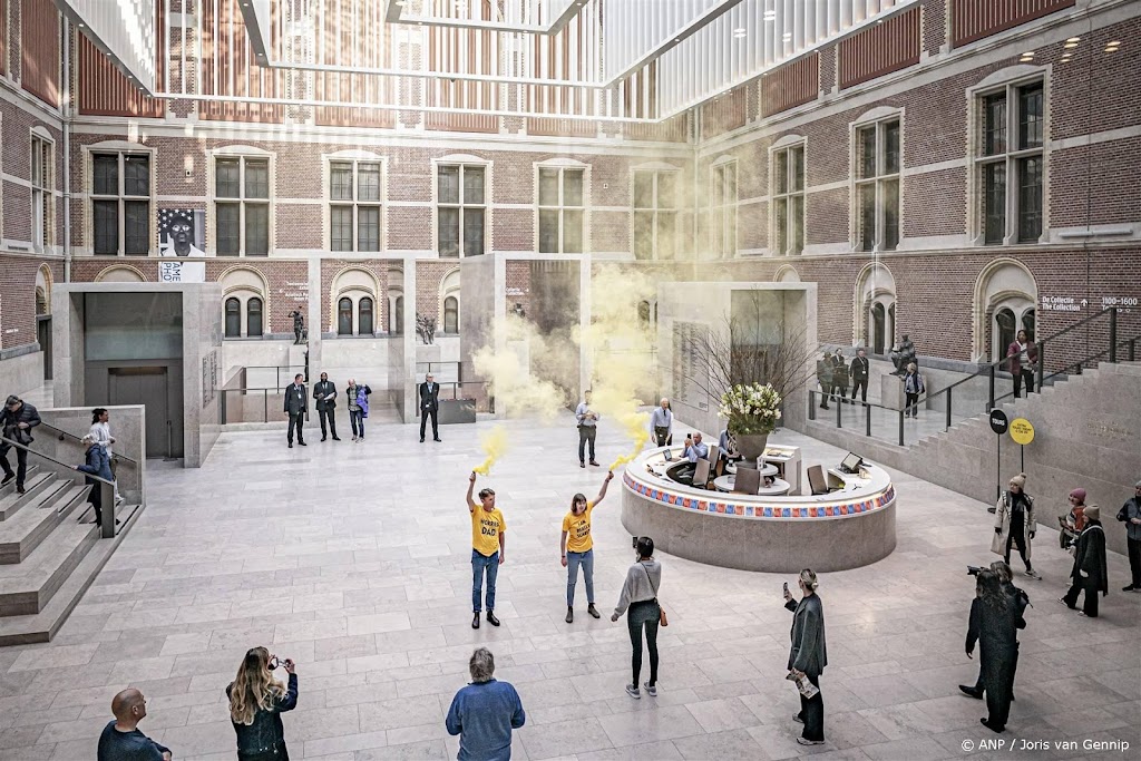 Rijksmuseum vindt klimaatactie met rookfakkels onacceptabel