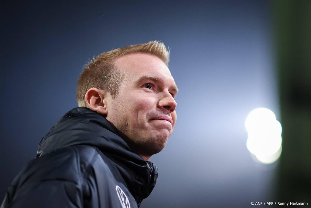Nederlandse voetbalsters Wolfsburg zien trainer Stroot opstappen
