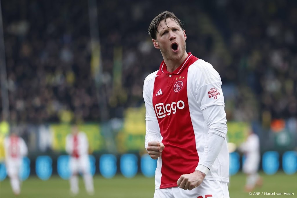 Spits Weghorst terug op trainingsveld bij Ajax  