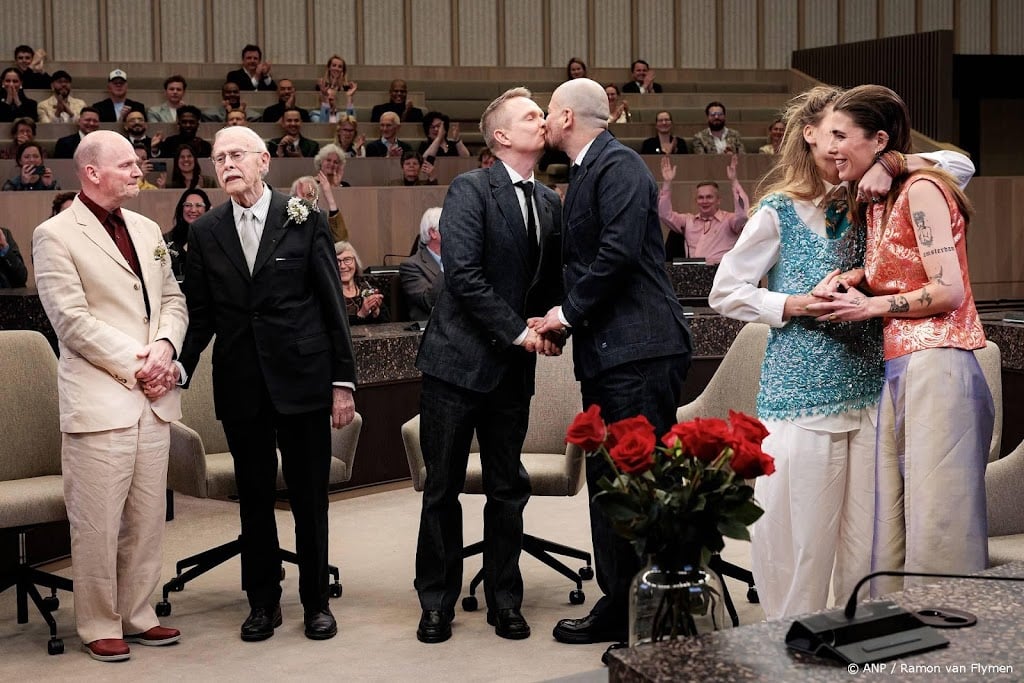 Halsema trouwt stellen van gelijk geslacht bij 25-jarig jubileum
