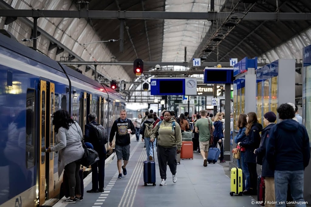 GL-PvdA wil tijdelijk reizen in daluren voor 9 euro per maand