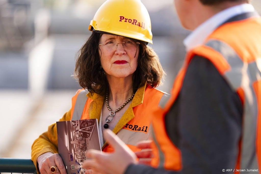 Bertram: plannen tegen prijsstijgingen moeten ook over ov gaan