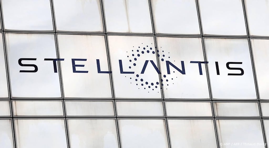 Twaalf hybrides van autoconcern Stellantis vatten vlam