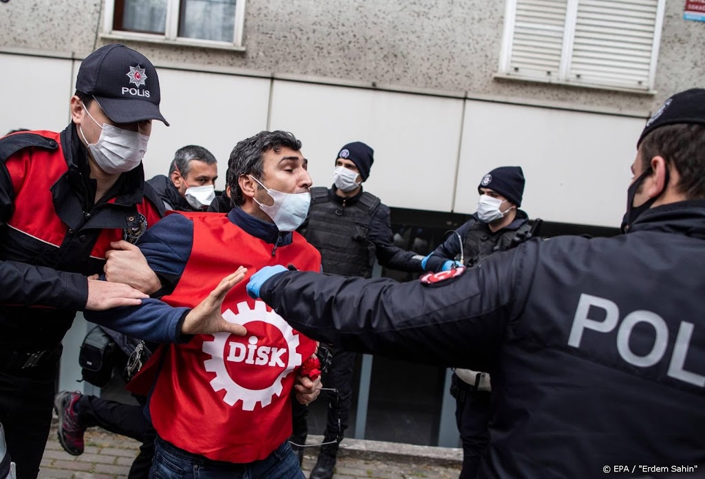 Arrestatie van vakbondsleiders tijdens 1 meibijeenkomst Turkije