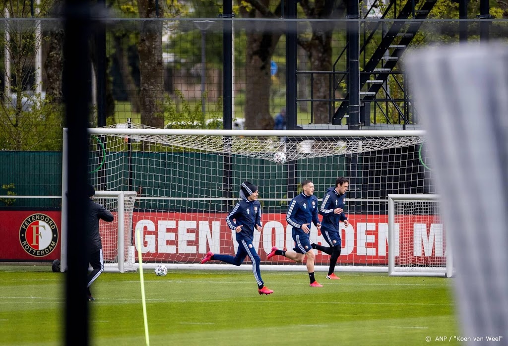 Feyenoorders trainen weer in vertrouwde omgeving