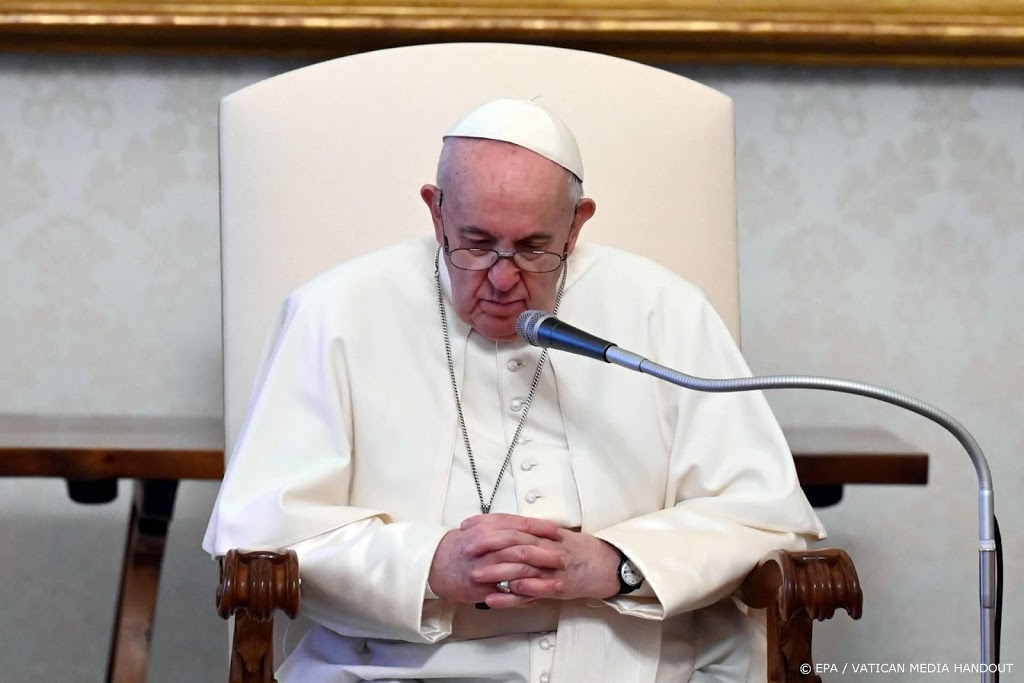 Paus opent gebedsmarathon voor einde coronapandemie