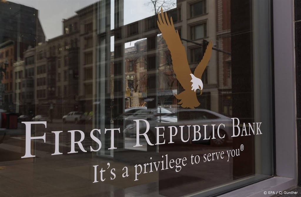 First Republic Bank valt om en wordt verkocht aan JPMorgan