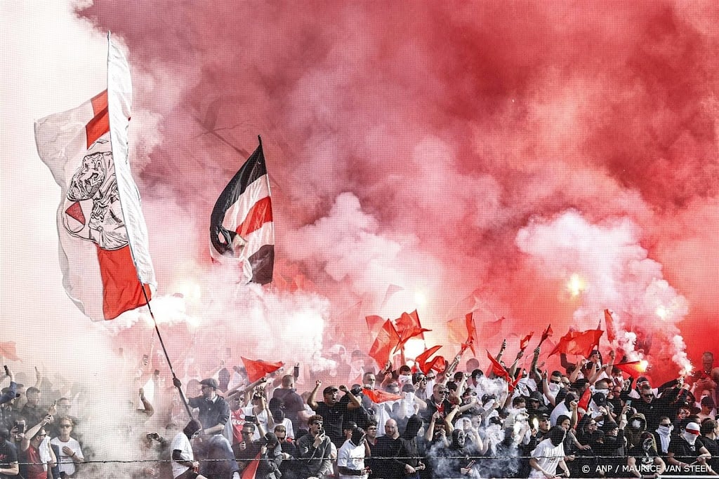 Directeur De Leeuw schrikt van schade aan De Kuip na bekerfinale