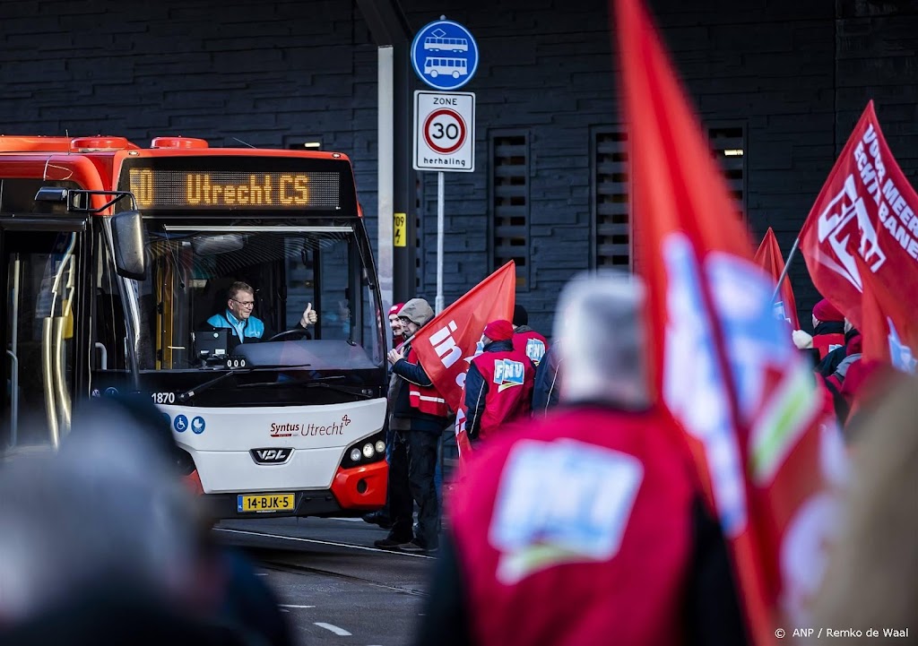 Busstakingen definitief van de baan, vakbondsleden akkoord met cao