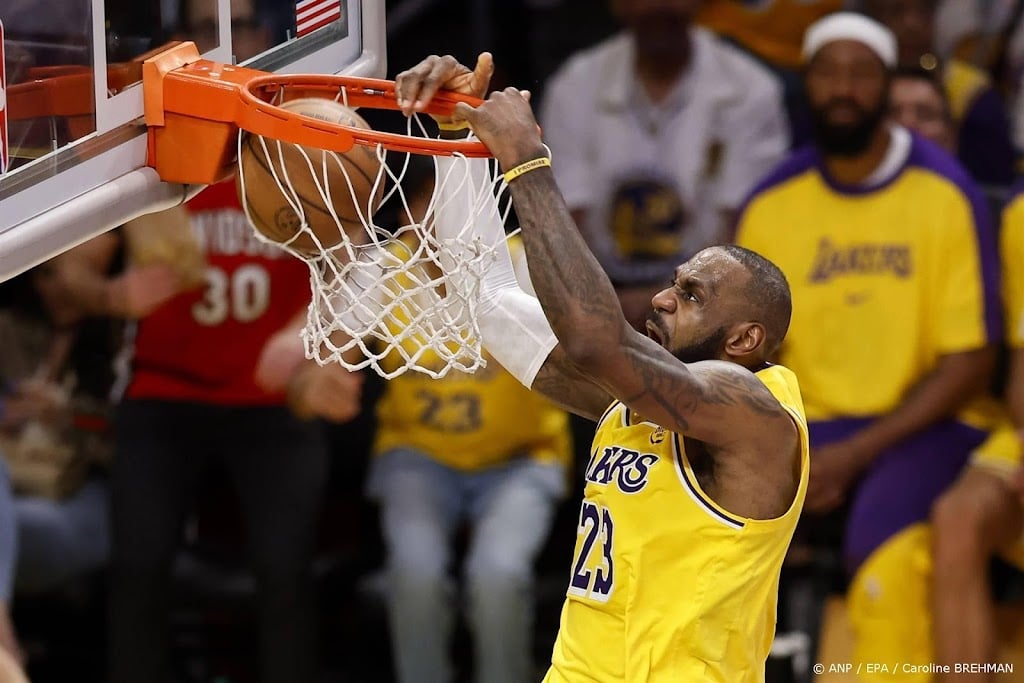 Basketballer LeBron James denkt na over toekomst na uitschakeling
