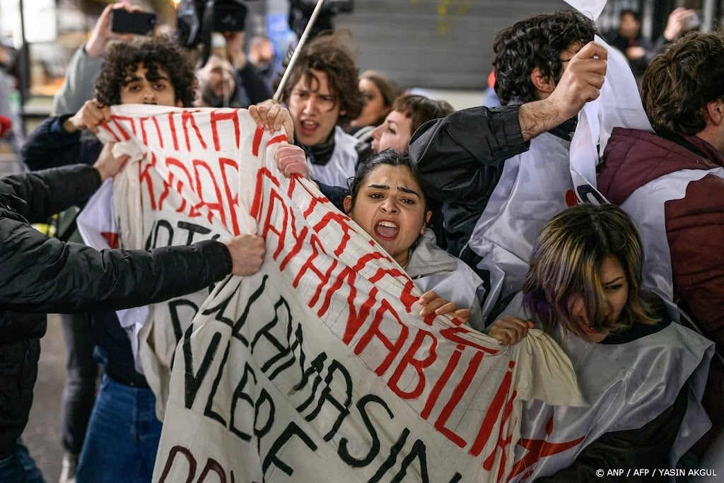 Honderden arrestaties gemeld in Turkije bij 1 mei-manifestaties