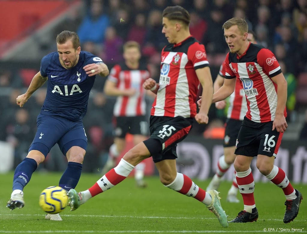Kane na zes maanden 'fit en scherp' terug bij Spurs