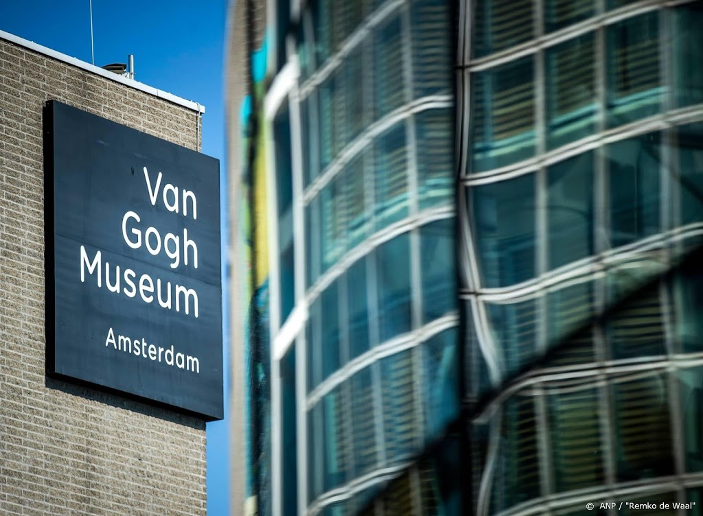 Familielid Van Gogh heropent Van Gogh Museum