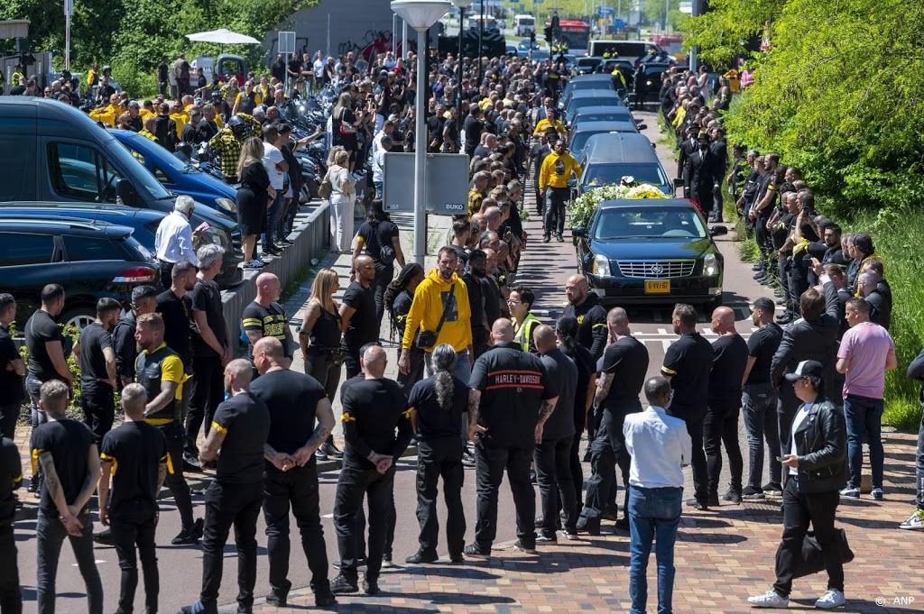 Overleden kopstuk Satudarah naar begraafplaats Zorgvlied gebracht