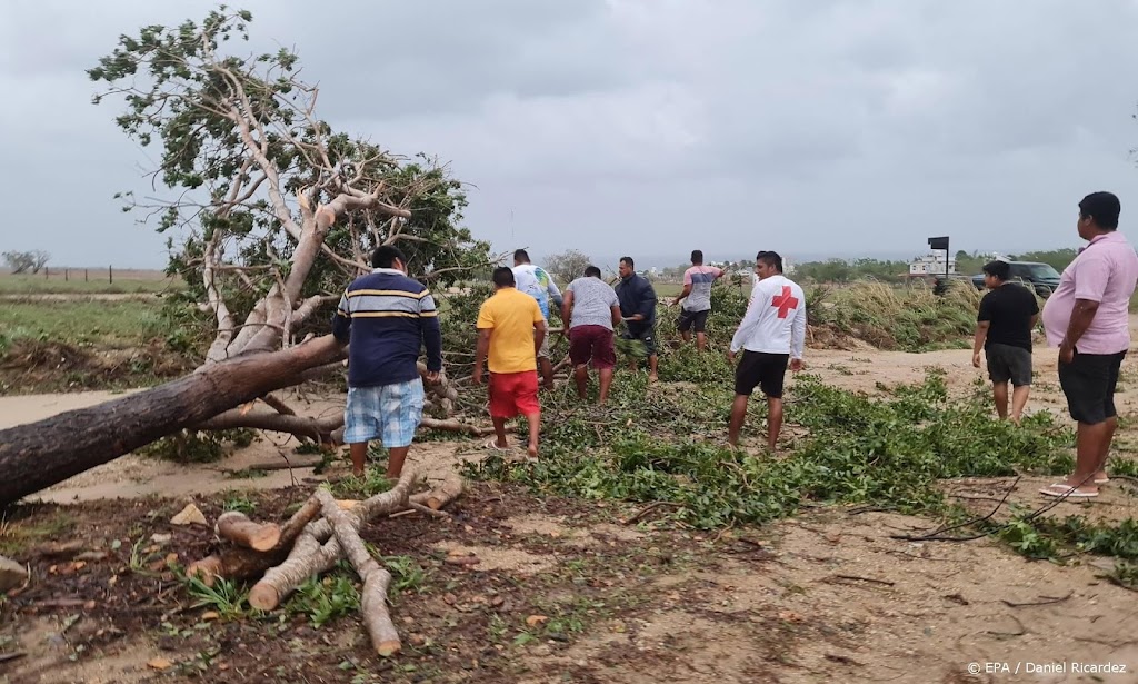 Doden en vermisten in Mexico door eerste orkaan van het seizoen