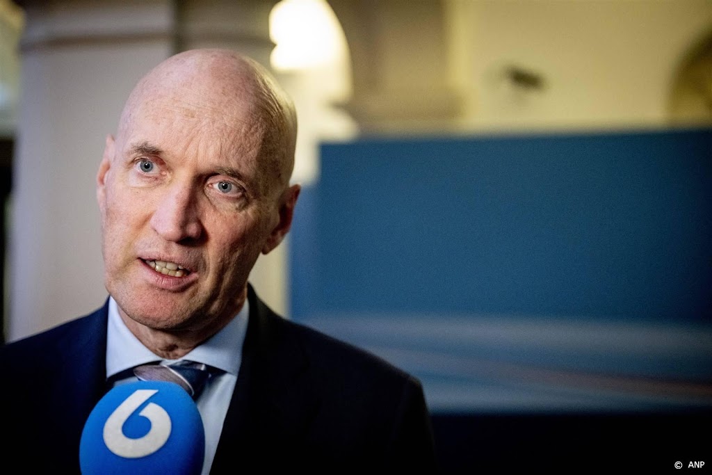 Kuipers steekt 32 miljoen euro in onderzoek langdurige covid