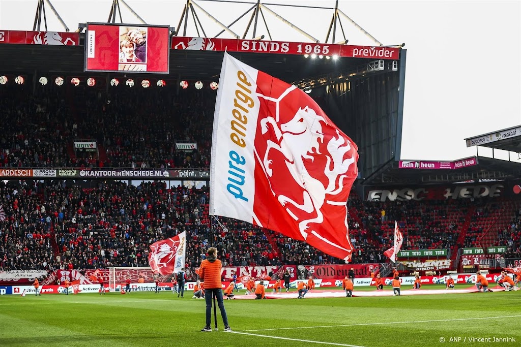 FC Twente wint door late treffer met 2-1 bij Heerenveen