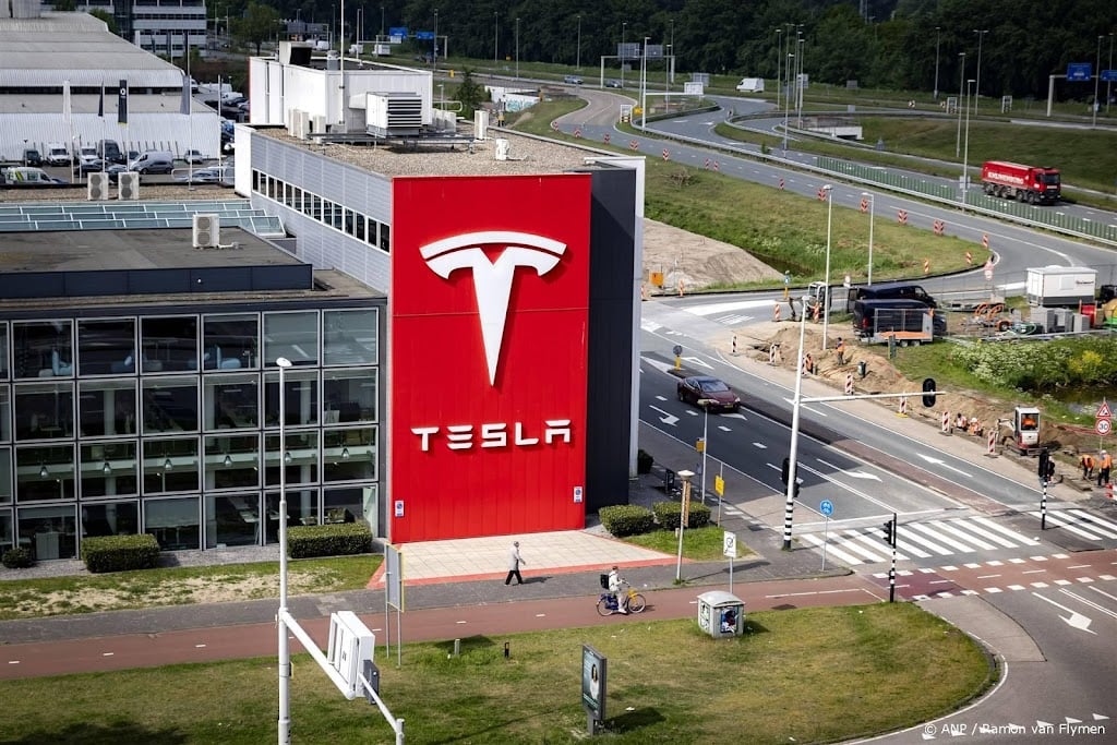 Autoverkoop stijgt voor het eerst dit jaar, Tesla nog in het slop