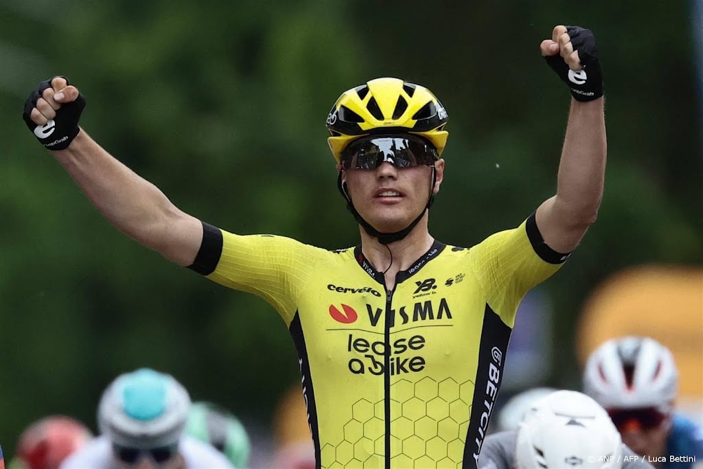 Kooij wint slotetappe in door ploeggenoot Yates gewonnen Giro