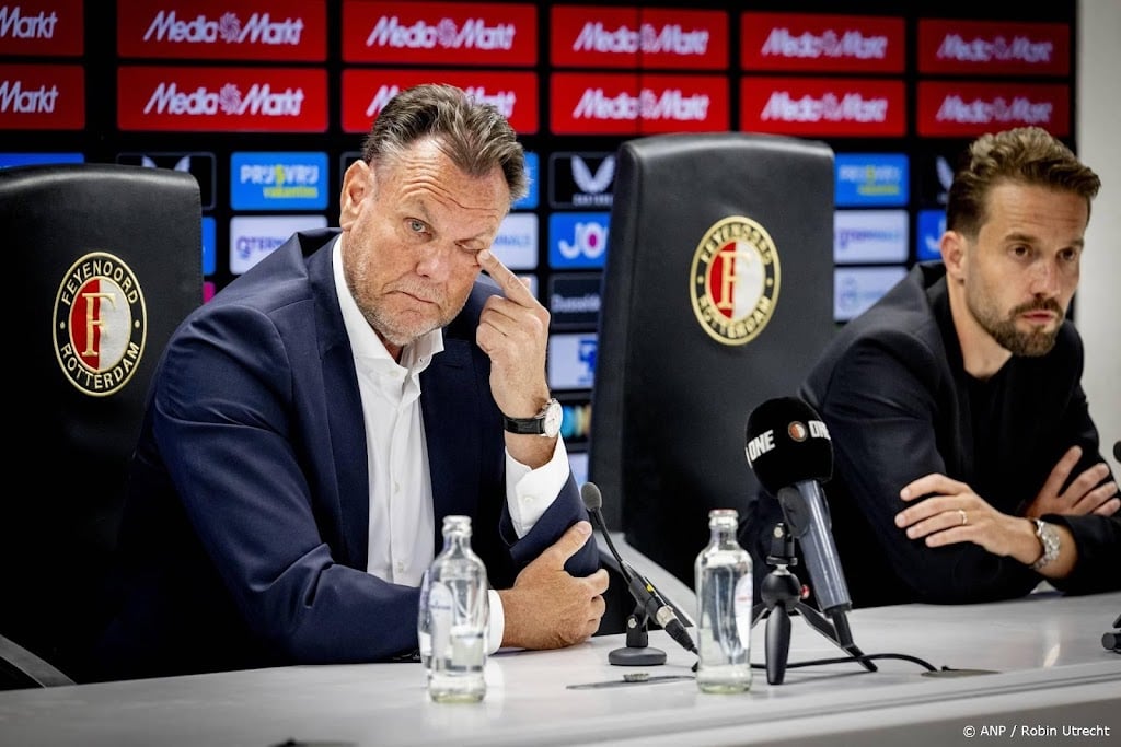 Directeuren Feyenoord beslissen later over toekomst Van Persie