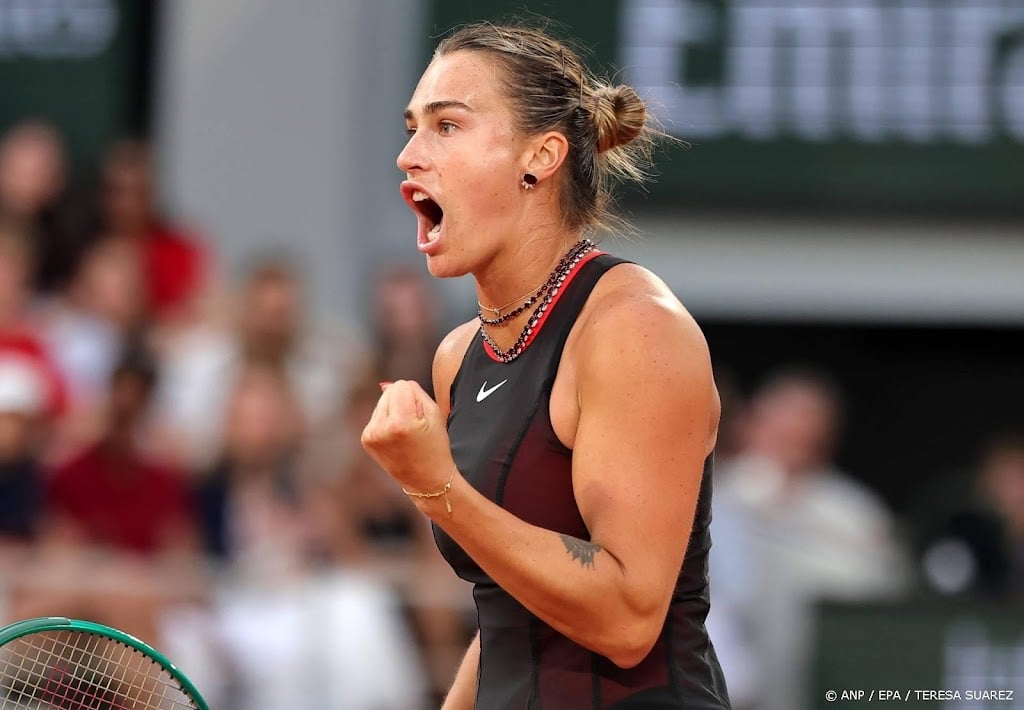 Sabalenka verslaat Osaka en bereikt kwartfinale op Roland Garros