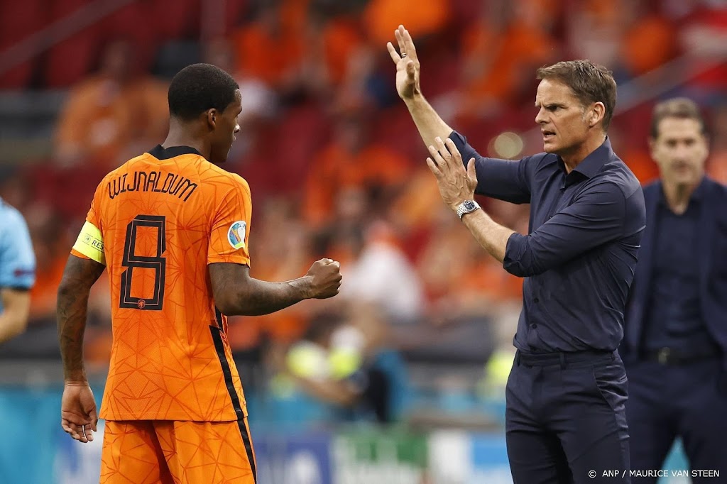 Wijnaldum bedankt De Boer en Lodeweges en wenst ze het beste