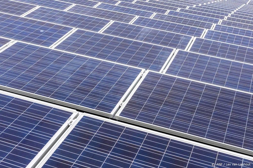 RWE neemt eerste drijvende zonnepark in gebruik bij Amercentrale