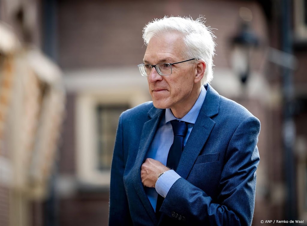 Van Zwol: coalitie moet zich niet te veel met kabinet bemoeien
