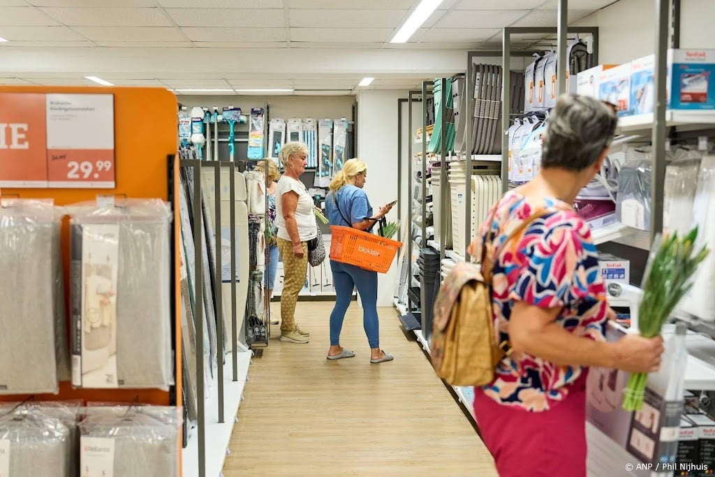 Detailhandel zet ruim 2 procent meer om, volume daalt licht