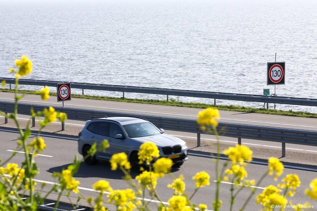 Afsluitdijk weer open voor verkeer na storing aan brug