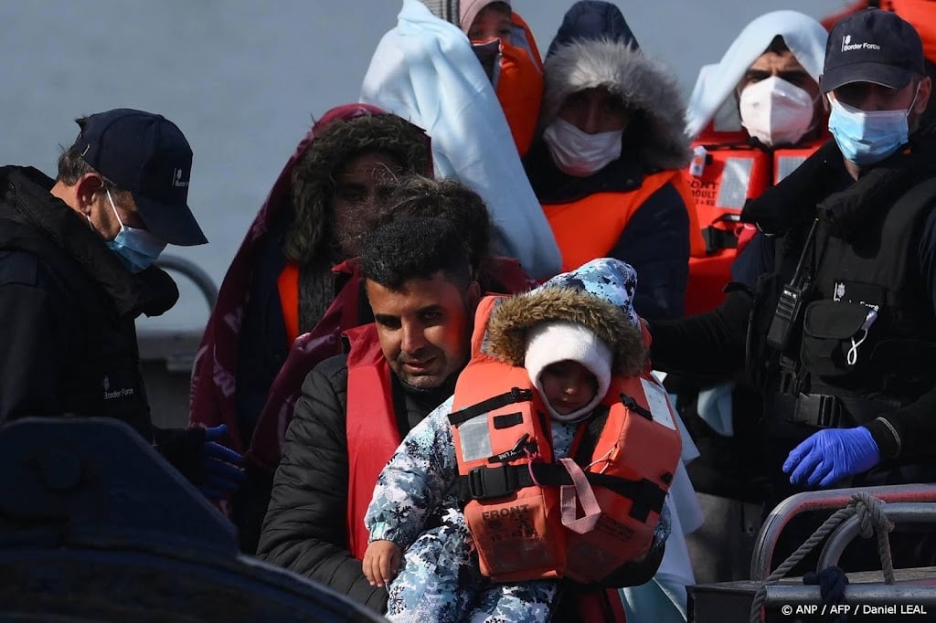 Recordaantal migranten steekt Kanaal over in eerste helft 2025