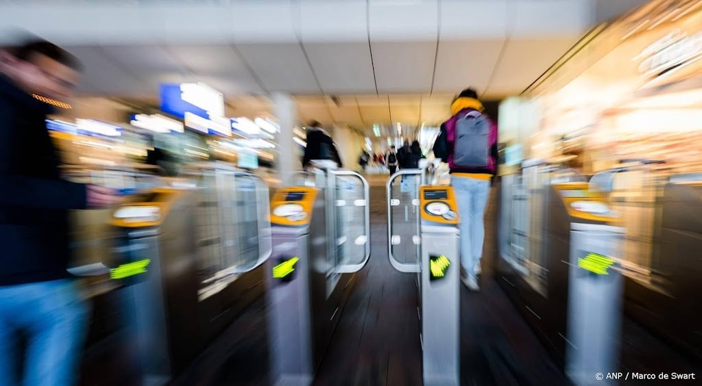 Kamer wil af van bezuinigingen op regionaal ov