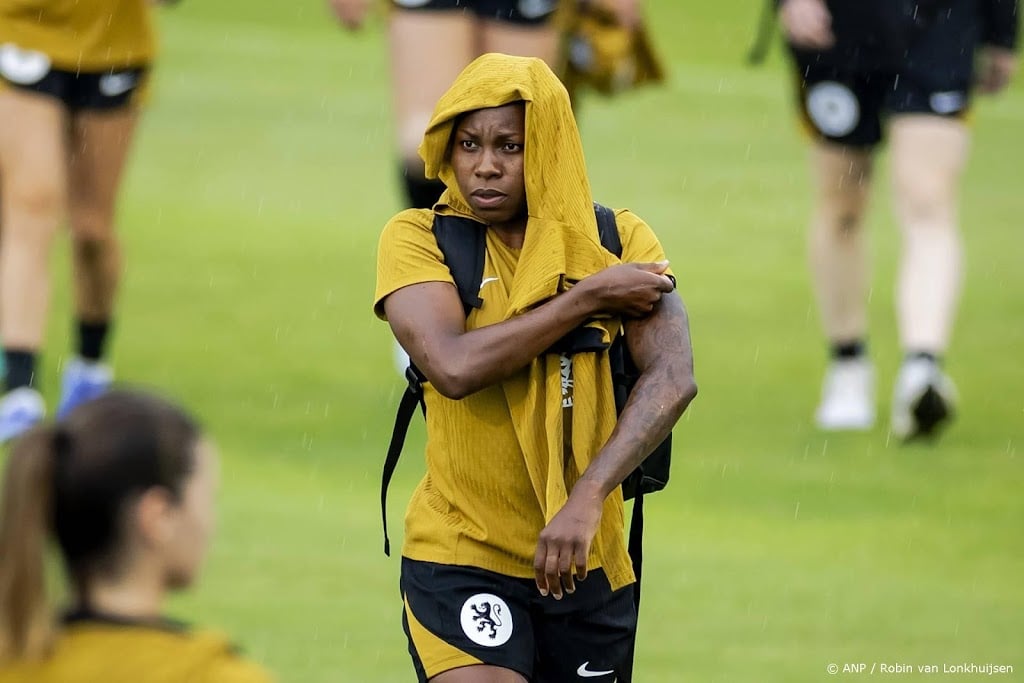 Onweer verstoort eerste training voetbalsters in Zwitserland
